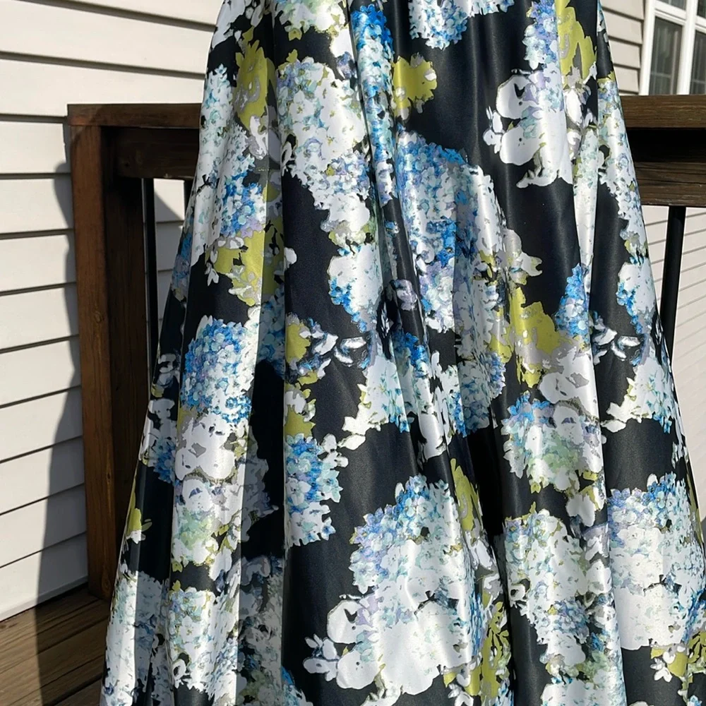 Gorgeous Halter Gown by Blondie Nites - Picture 12 of 17